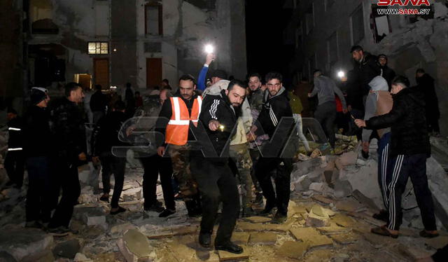  Muchas personas se encontraba descansando cuando ocurrió el sismo. Foto: AFP / HO / SANA<br>   