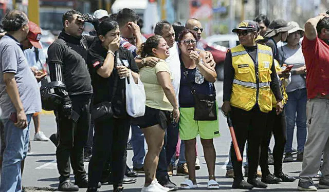  <em>En shock. Familiares de las víctimas protagonizaron escenas de dolor.</em> Foto: John Reyes/La República    