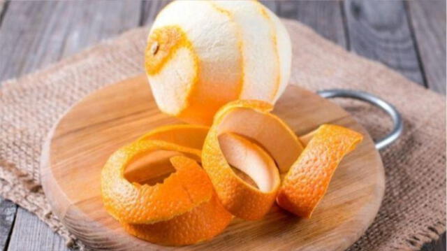 La cáscara de naranja o limón ayuda a eliminar los olores de comida de tu casa. Foro: 20Minutos   