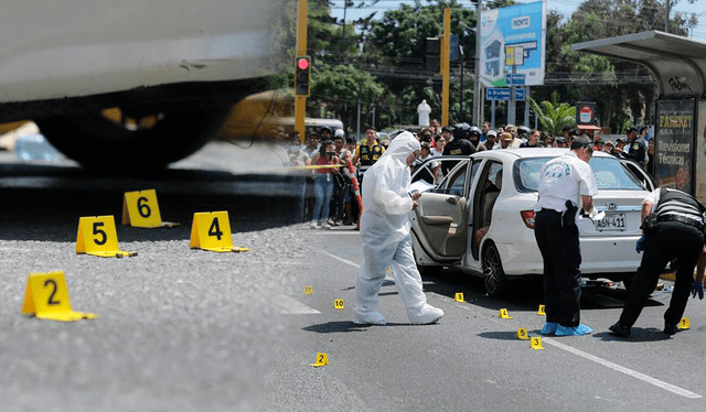  Israel San Román Doroteo, ‘Tota’, quien se encontraba al volante, falleció por 19 impactos de bala en la cabeza, cuello, tórax y miembros superiores. Foto: La República   