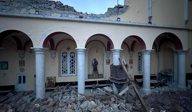  La imagen de María resultó sin daños tras la caída de la catedral de la Anunciación en la ciudad de Alejandreta, en la provincia turca de Hatay. Foto: Facebook de Antuan Ilgit    