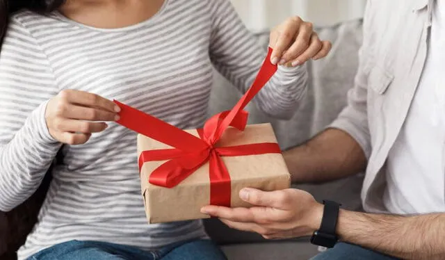  Este martes 14 de febrero se celebra San Valentín y el sector con más quejas es comercio. Foto: EFE    