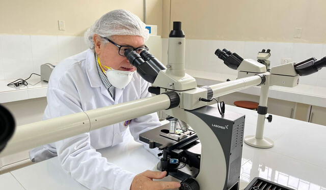  Enrique Cárpena manifestó que la universidad implementó laboratorios y talleres para el desarrollo académico de los estudiantes. Foto: UNPRG    