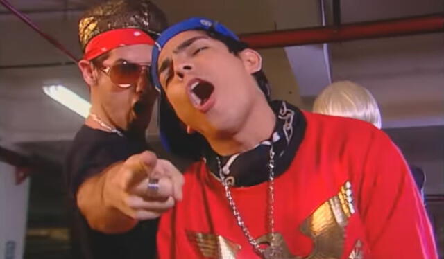  Joel y Nicolás en el "Rap del gringo atrasador", uno de los momentos más virales de "Al fondo hay sitio". Foto: América TV    