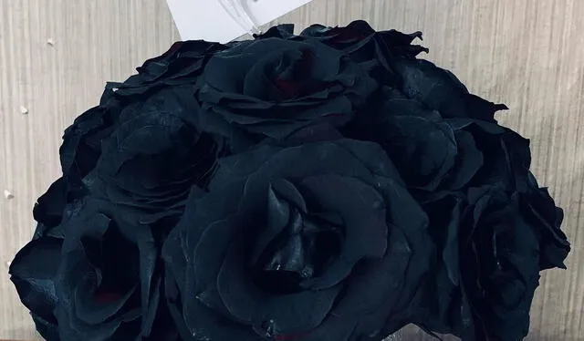  Arreglo de rosas azules. Foto: @RosasYFloresMTY/Instagram   