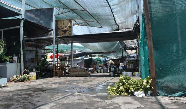 Mercado de Flores 'Santa Rosa' se reactiva tras incendio. Foto: Karina Garcia/Ig:mu_n_a_y&nbsp;    