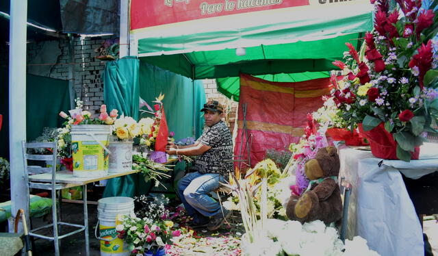 Miguel Santana vendedor del mercado de flores Santa Rosa. Foto: Karina Garcia/Ig:mu_n_a_y&nbsp;<br><br>   