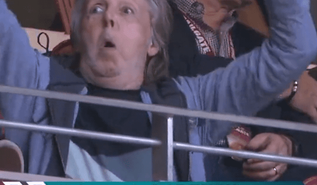  Paul McCartney se emocionó al ser enfocado por las cámaras del Super Bowl. Foto: @NFL/Instagram<br><br>    