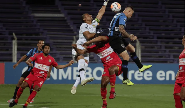 Joel Pinto fue uno de los mejores jugadores de Sport Huancayo en la Copa Sudamericana 2020. Foto: AFP   