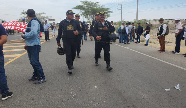 Personal policial se constituyó hasta este punto desde tempranas horas. Foto. Grover Lozada/URPI-LR   