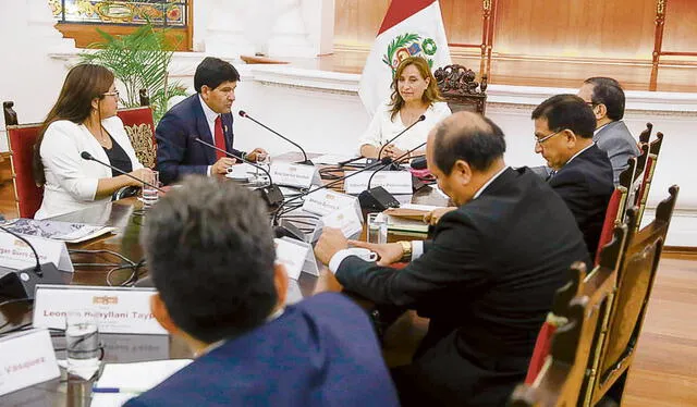 Delegación. Rohel Sánchez y Américo Guevara en Palacio. Foto: difusión   