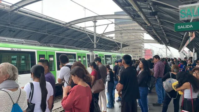 Aglomeraciones en estación del Metro de Lima. Foto: Franco Ayarza   