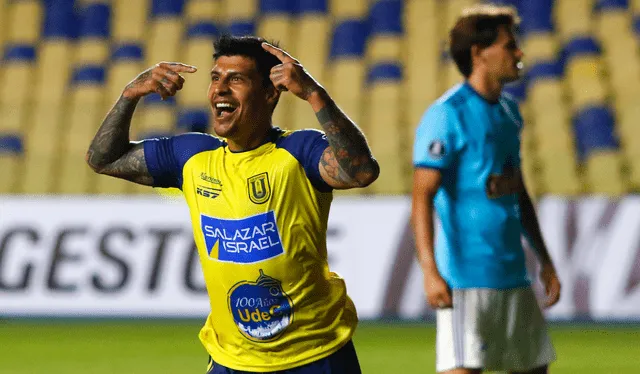 Patricio Rubio le marcó 4 goles a Sporting Cristal en el triunfo por 5-4 de la Universidad de Concepción. Foto: AFP   