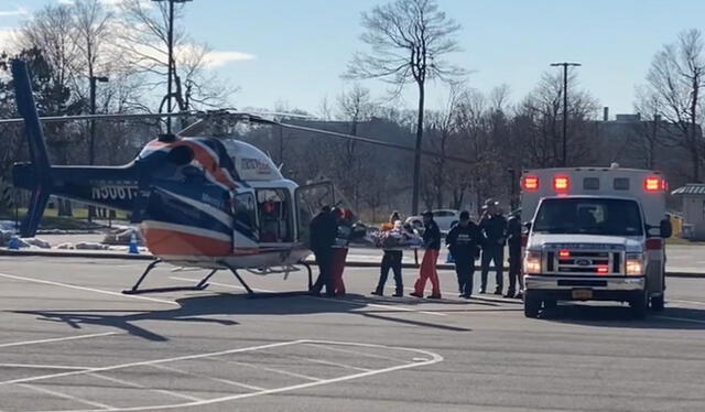 El menor de 5 años fue trasladado en helicóptero a un hospital en Buffalo. Foto: @CBNEWSPHOTOG /Chris Broadbent WIVB TV   