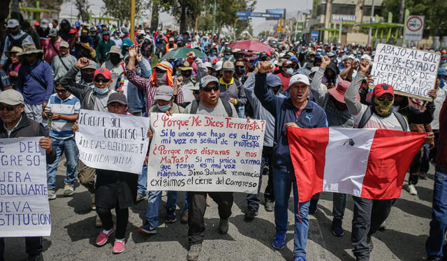 Desde hace 2 meses, persisten las protestas en todo el país. Foto: /Rodrigo Talavera/La República    
