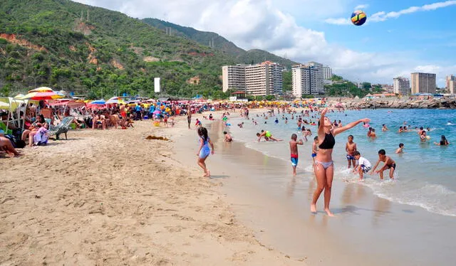 El balneario de Camurí Chico, en La Guaira, es uno de los destinos favoritos de miles de venezolanos. Foto: Diario La Verdad de Vargas   