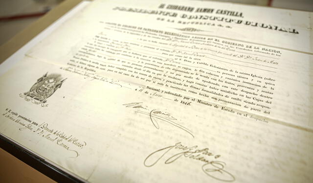  Las charreteras de Bolognesi, un manuscrito con la firma del presidente Ramón Castilla y un cuadro virreinal son algunos de los bienes repatriados. Foto: John Reyes / La República   