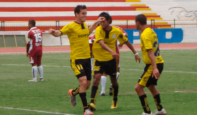 Aurelio Saco-Vértiz jugó de delantero en Deportivo Coopsol en 2010. Foto: DeChalaca   