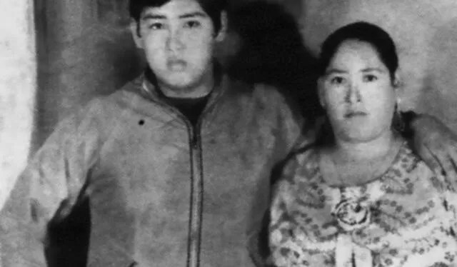  Tongo junto a su madre Florencia Alanya Flores. Foto: Archivo<br><br>    