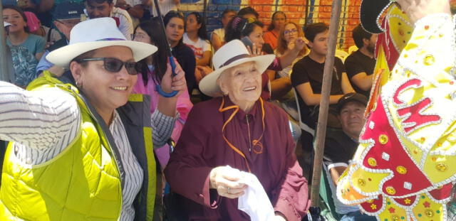 Anciana de 88 años disfrutó del carnaval. Foto: Rosa Quincho/URPI-LR   