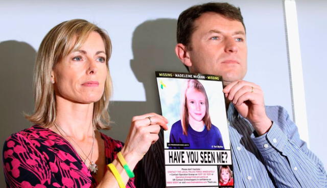  Kate y Gerry McCann sostienen una imagen policial de edad avanzada de su hija durante una conferencia de prensa para conmemorar el quinto aniversario de la desaparición de Madeleine McCann, el 2 de mayo de 2012. Foto: Semana.com    