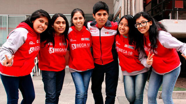 Miles de estudiantes peruanos se benefician de la Beca 18. Foto: Gobierno del Perú   
