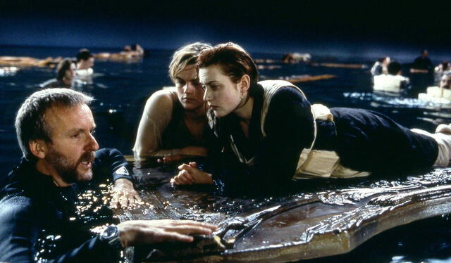  James Cameron junto a Leonardo DiCaprio (Jack) y Kate Winslet (Rose) en el rodaje de "Titanic". Foto: 20th Century Fox   