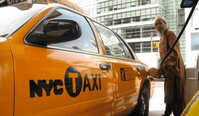 El color amarillo en los taxis se popularizó primero en la ciudad de Nueva York. Foto: AFP   