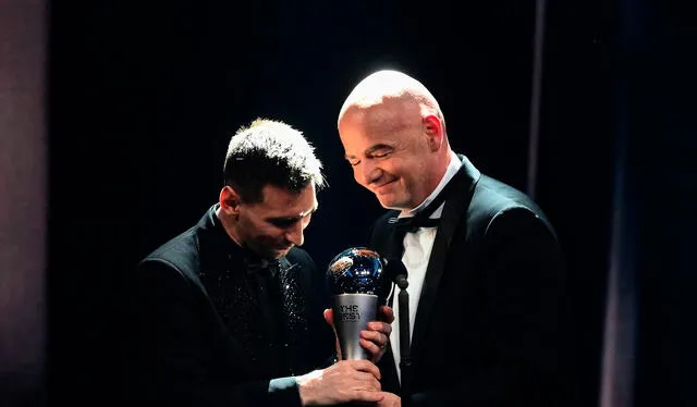  Lionel Messi recibiendo el premio The Best. Foto: AFP   