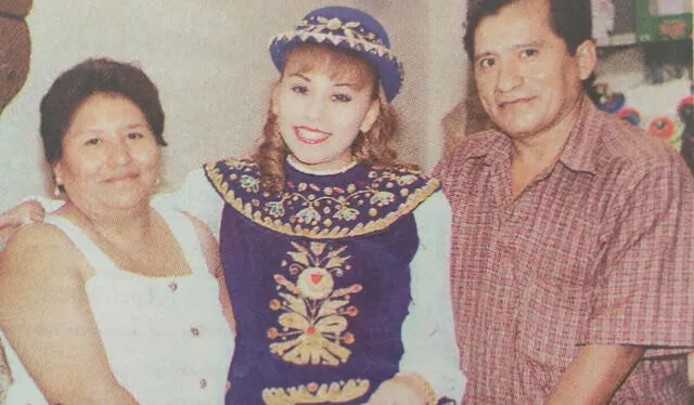  Anita Santivañez junto a sus padres. Foto: el Popular<br><br>    