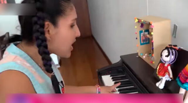 Milena practicando con su piano. Foto: captura de América TV    