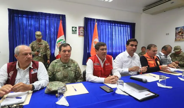 El ministro de Defensa se reunió con autoridades de Piura. Foto: Andina   