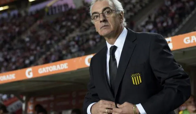 Jorge Fossati ha salido campeón con Peñarol en el Campeonato Uruguayo. Foto: AFP   