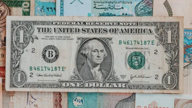 En 2014, la Reserva Federal de Estados Unidos emitió por error dos tiradas iguales de 6,4 millones de billetes de un dólar. Foto: TV Azteca    