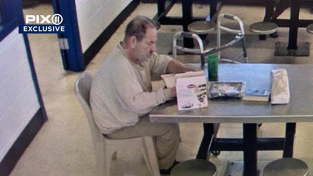 Harvey Weinstein en la prisión Rikers Island. Foto: PIX11 