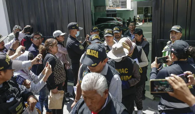  Detención. Los 13 investigados estarán detenidos 10 días. Foto: Rodrigo Talavera/La República.   