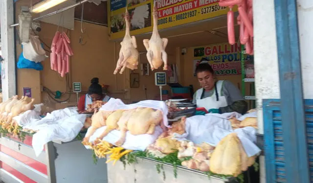  Precio del pollo continúa elevado en mercados de Arequipa. Foto: Leonela Aquino/URPI-LR<br><br>    