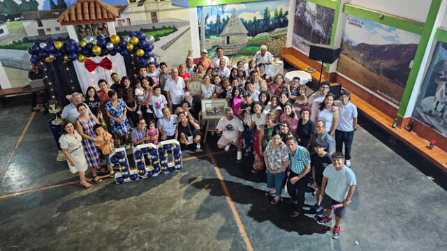 Celebración de los 100 años de Alfredo . Foto: Ivy Decurt    