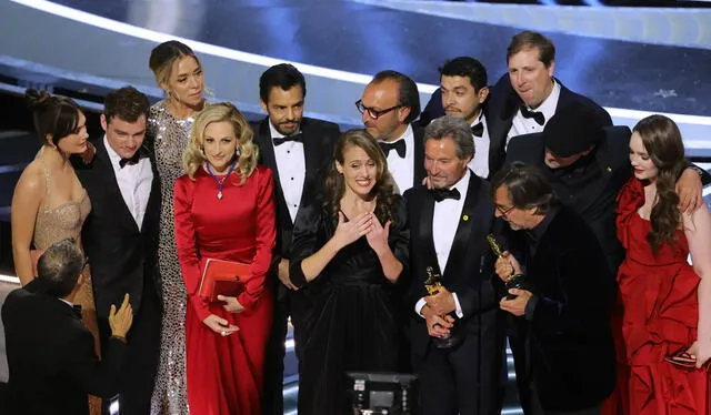  Elenco de "CODA" en los Premios Oscar. Foto: Europafam   
