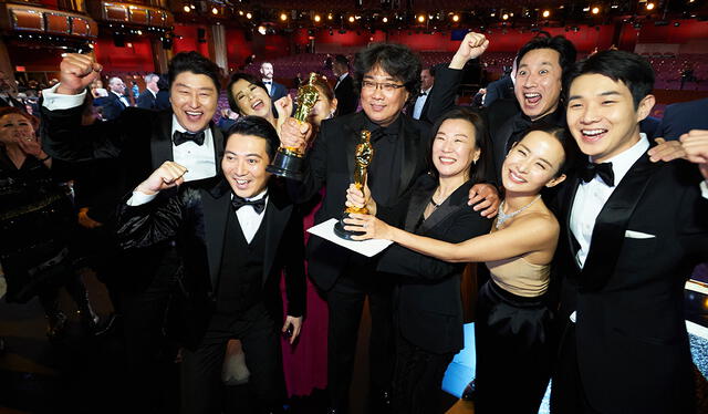  Elenco de "Parasite" en los Premios Oscar. Foto: Blogpersonal   