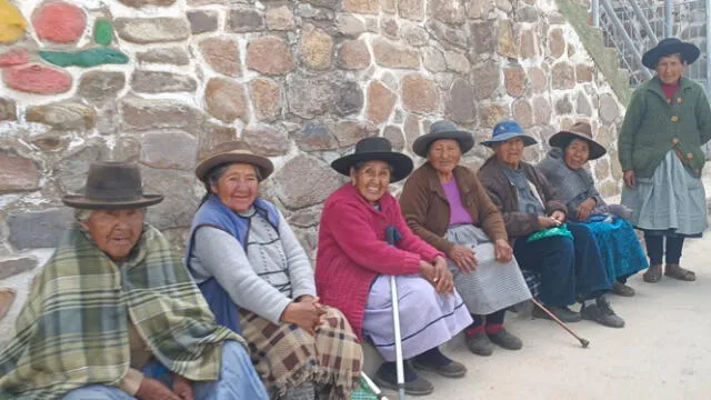  Mujeres de Ticaco son las encargadas de la distribución del agua. Foto: Liz Ferrer/URPI-LR   