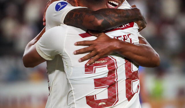 Andy Polo celebrando el primer tanto de la U con Piero Quispe. Foto: Universitario de Deportes   