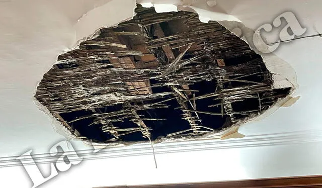 Parte del techo que se desplomó. Foto: difusión   