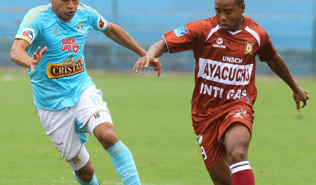 Bazán jugó en Inti Gas antes de que cambie su nombre por Ayacucho FC. Foto: GLR   