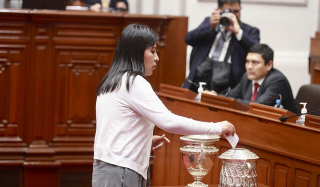 También se solicita que se suspenda a Betssy Chávez como parlamentaria mientras duren las investigaciones. Foto: Congreso   