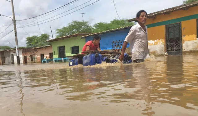  El fenómeno de El Niño costero causó el desborde del río Piura, lo que afectó a la población. Foto: El Regional Piura    