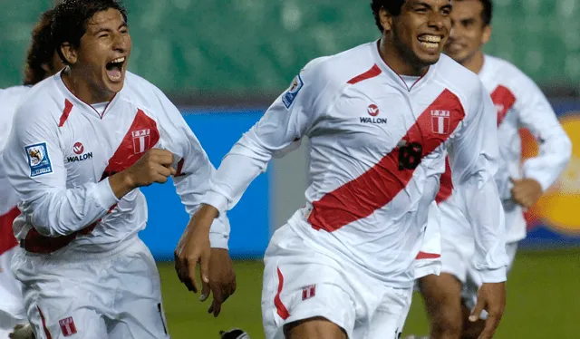 Piero Alva marcó el gol de Perú en el triunfo por 1-0 sobre Venezuela en las Eliminatorias 2010, el primero de la 'Blanquirroja' en el Estadio Monumental por esta competición. Foto: AP   