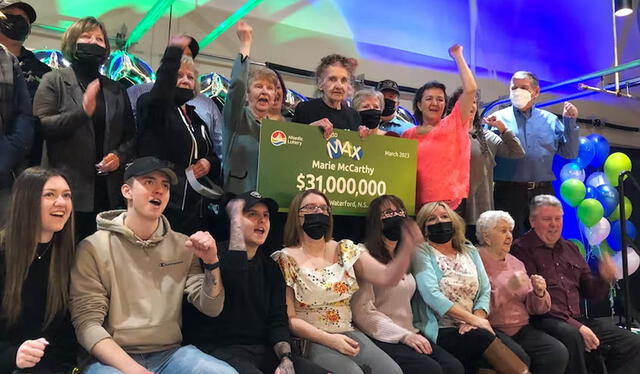 Marie McCarthy decidió compartir sus 31 millones de dólares con sus familiares. Foto: Lotto Max   