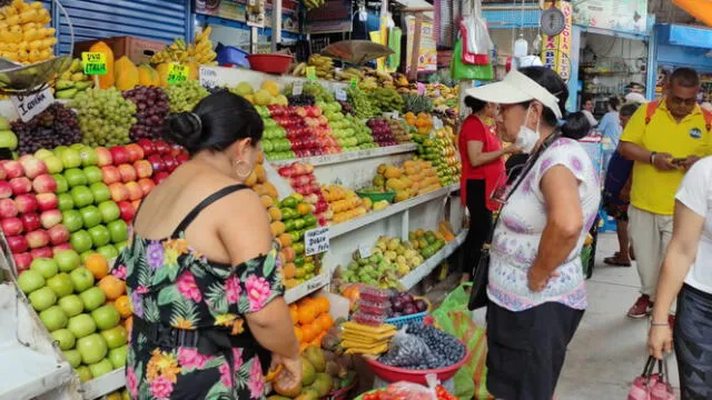  La manzana también ha aumentado su precio. Foto: Emmanuel Moreno/URPI-LR   