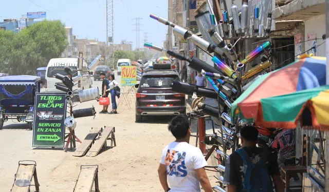 Muchos negocios son talleres de arreglo de vehículos. Foto: Clinton Medina/La República   